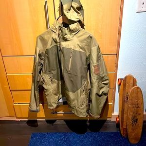 Arcteryx gore Tex shell  large recco